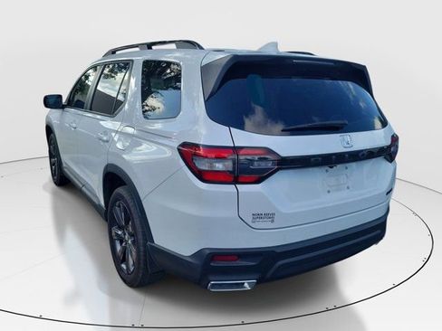 Used 2025 Honda Pilot Sport image 5