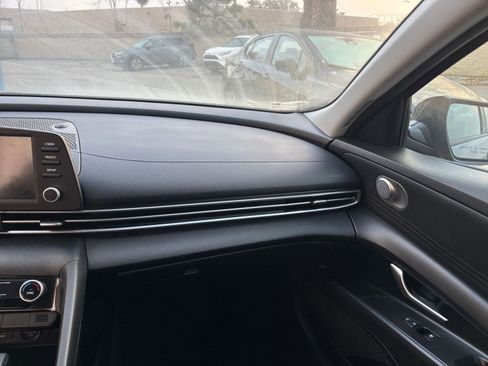 Used 2021 Hyundai Elantra SEL image 40