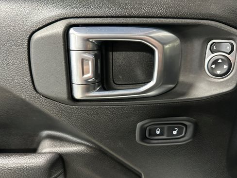 Used 2024 Jeep Wrangler Unlimited AWD/4WD image 10
