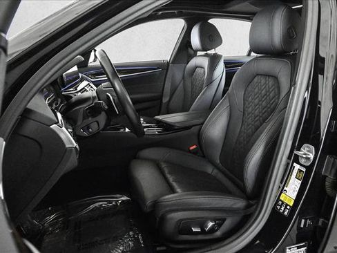 Used 2022 BMW 530i xDrive 530i xDrive w/ Convenience Package image 17