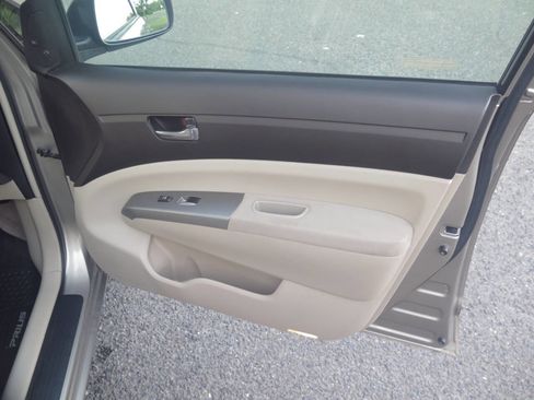 Used 2005 Toyota Prius FWD image 34