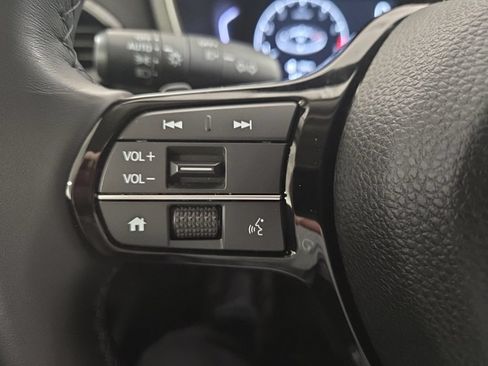 Used 2025 Honda Pilot Touring image 12