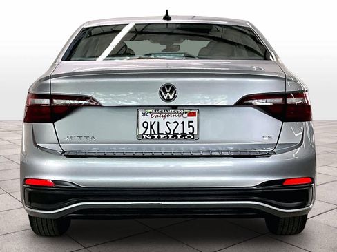 Used 2024 Volkswagen Jetta SE FWD image 6