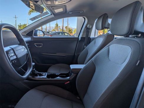 Used 2025 Kia K4 LXS image 23