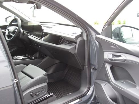 Used 2025 Audi Q6 e-tron Prestige AWD/4WD image 19