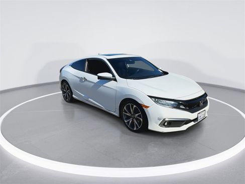 Used 2019 Honda Civic Touring image 17