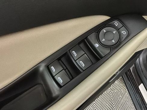 Used 2018 Buick Enclave Essence w/ Trailering Package FWD image 10