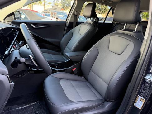 Used 2024 Kia Niro EX Touring image 23