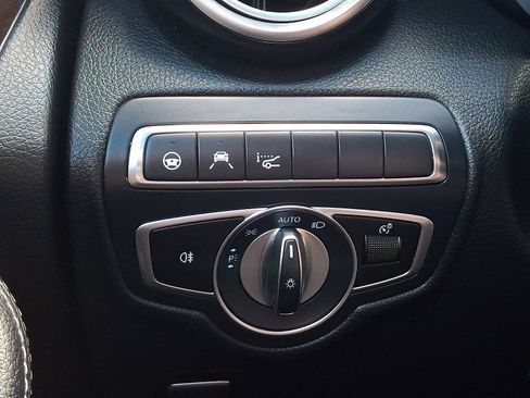 Used 2019 Mercedes-Benz GLC 300 4MATIC image 22