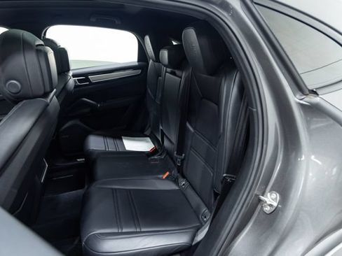 Used 2020 Porsche Cayenne AWD/4WD image 23