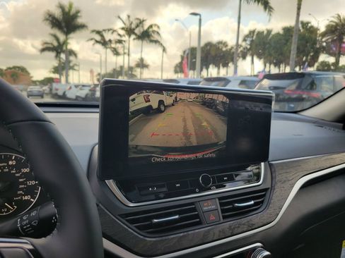 Used 2025 Nissan Altima 2.5 SV w/ SV Premium Package image 24