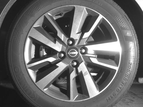 Used 2025 Nissan Versa SV FWD image 12