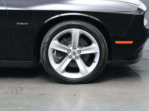 Used 2017 Dodge Challenger R/T image 9