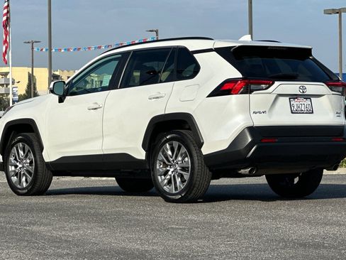 Used 2023 Toyota RAV4 XLE Premium image 6