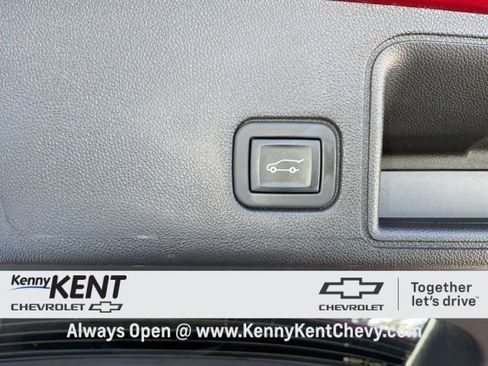 Used 2023 GMC Terrain SLE w/ Driver Convenience Package image 8