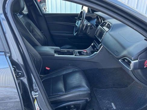 Used 2018 Jaguar XE R-Sport image 6