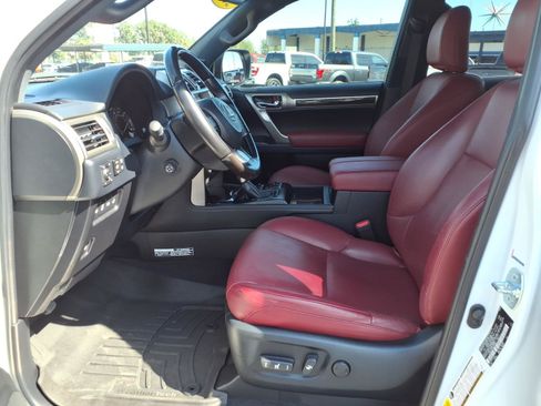 Used 2021 Lexus GX 460 Luxury w/ Accessory Package AWD/4WD image 22