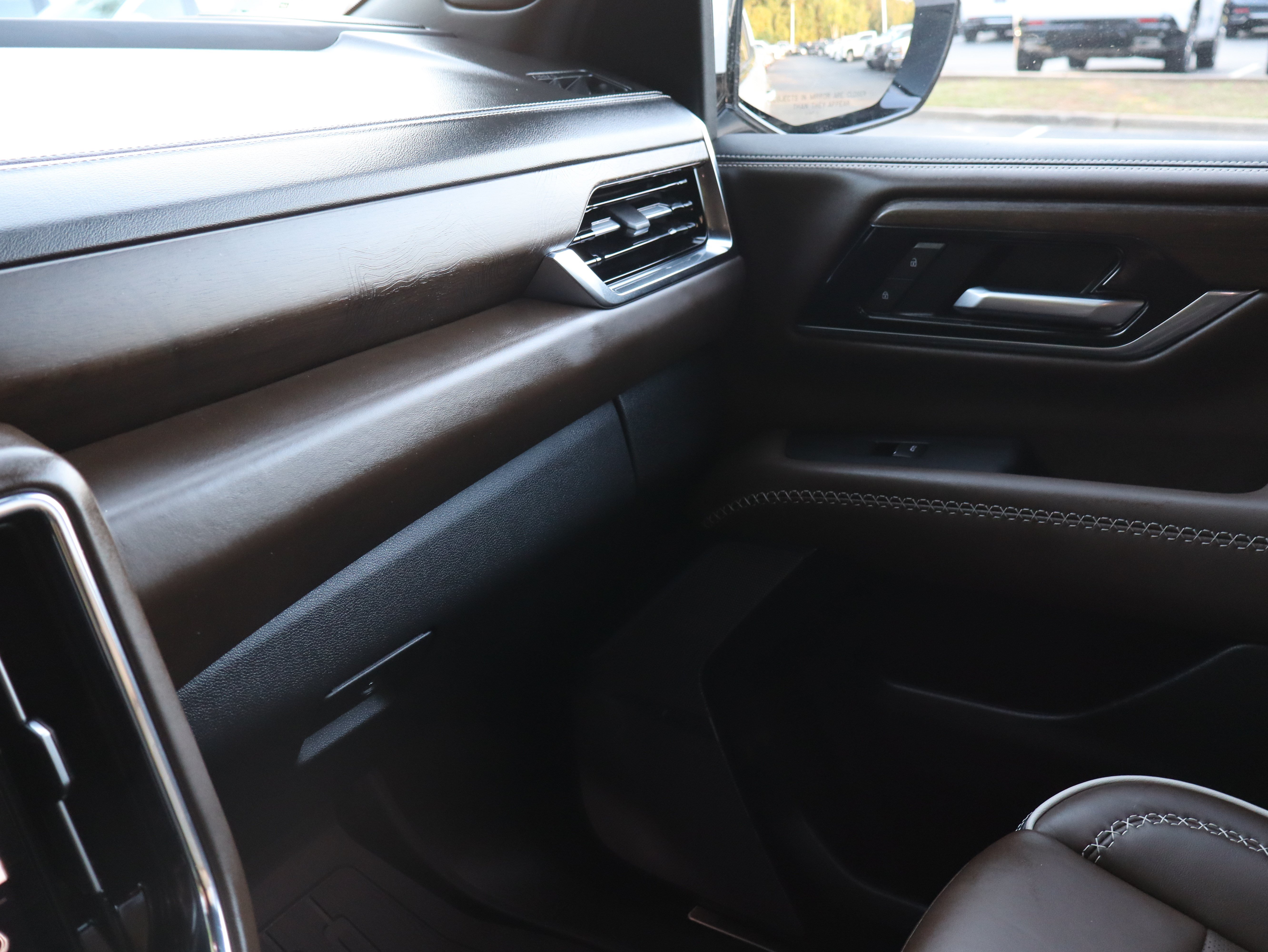 Used 2026 GMC Yukon Denali Ultimate AWD/4WD image 43