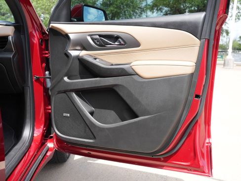 Used 2023 Chevrolet Traverse Premier image 29