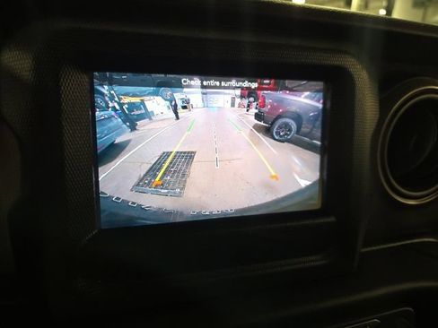Used 2023 Jeep Wrangler Unlimited w/ Cold Weather Group AWD/4WD image 16