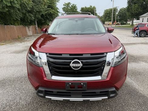 Used 2024 Nissan Pathfinder SL w/ SL Premium Package FWD image 8