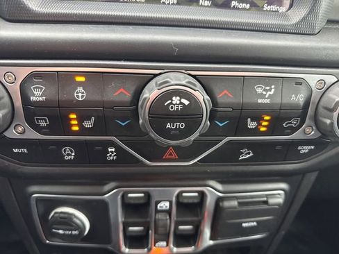 Used 2020 Jeep Wrangler Unlimited Sahara image 26