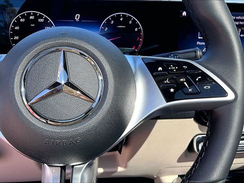 Used 2026 Mercedes-Benz GLB 250 4MATIC image 21