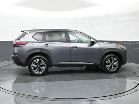 Used 2023 Nissan Rogue SV image 9