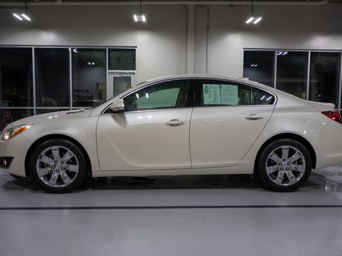 Used 2015 Buick Regal Premium w/ Experience Buick Package image 10