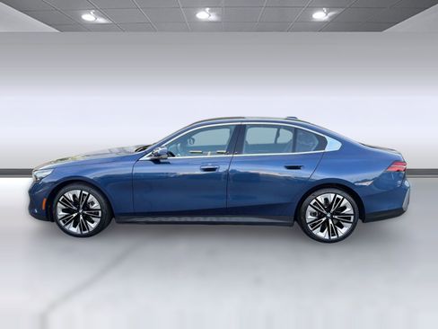 Certified 2025 BMW 540i xDrive AWD/4WD image 2