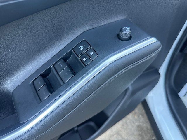 Used 2023 Toyota Highlander XLE AWD/4WD image 19