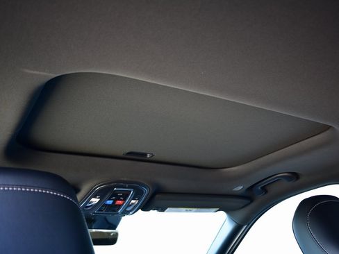 New 2025 Jeep Grand Cherokee L Altitude image 24