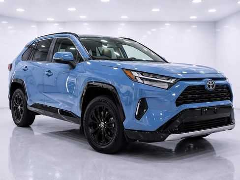 Used 2022 Toyota RAV4 SE w/ Convenience Package AWD/4WD image 7