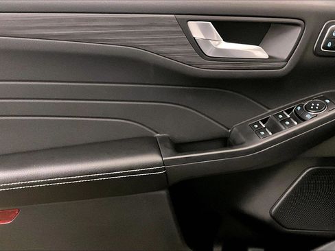 Used 2025 Ford Escape SE w/ PHEV Premium Package image 22