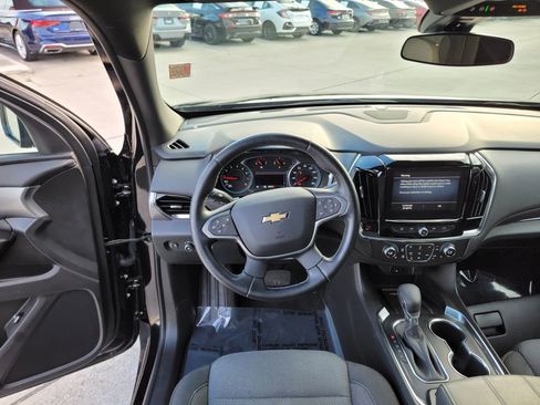 Used 2023 Chevrolet Traverse LT FWD image 18
