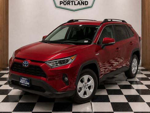 Used 2020 Toyota RAV4 XLE w/ XLE Grade Weather Package AWD/4WD image 1