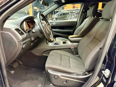 Used 2021 Jeep Grand Cherokee Laredo image 11