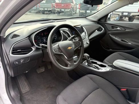 Used 2024 Chevrolet Malibu LT image 3