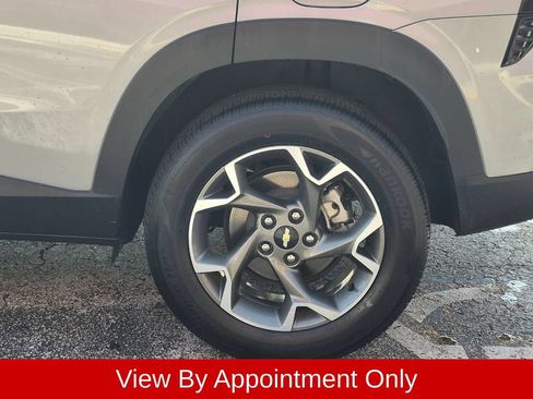 Used 2025 Chevrolet Trax LT w/ LT Convenience Package FWD image 33
