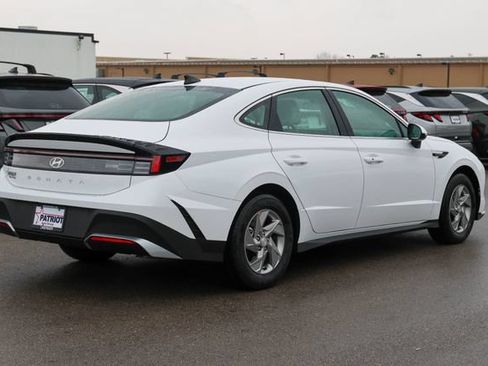 New 2026 Hyundai Sonata SE FWD image 3
