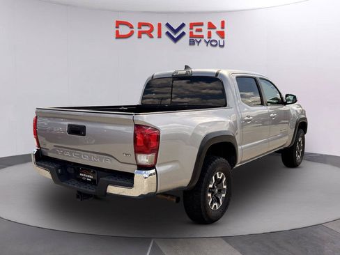 Used 2017 Toyota Tacoma TRD Off-Road w/ Tow Package (A/T) AWD/4WD image 4