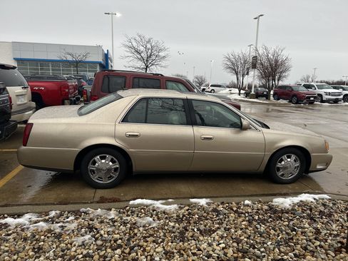Used 2005 Cadillac De Ville w/ Deville Premium Package image 9