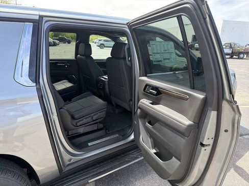 New 2026 Chevrolet Suburban High Country w/ Sun And Tow Package AWD/4WD image 29