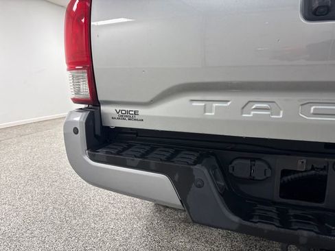 Used 2017 Toyota Tacoma TRD Sport image 32