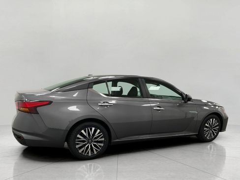 Certified 2025 Nissan Altima 2.5 SV FWD image 2