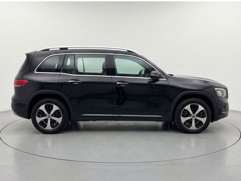 Used 2025 Mercedes-Benz GLB 250 4MATIC image 11