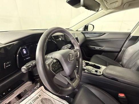 Used 2022 Lexus NX 250 FWD w/ Towing Package (2000 Lbs) image 19