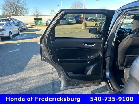 Used 2023 Ford Edge SE w/ Black Appearance Package image 24