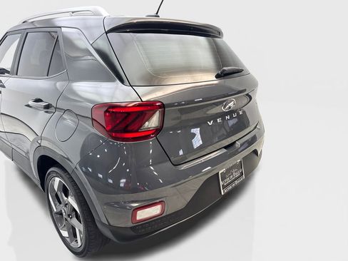 Used 2025 Hyundai Venue SEL FWD image 19