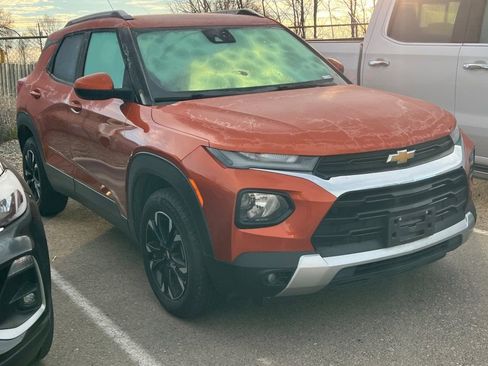 Used 2022 Chevrolet TrailBlazer LT w/ Driver Confidence Package image 2